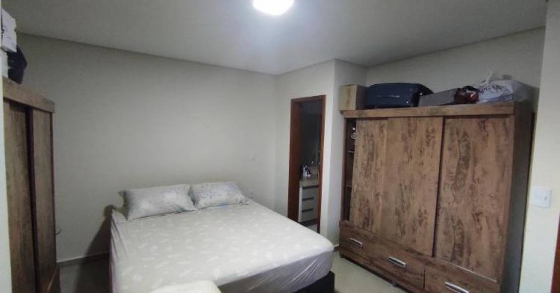 https://custodioimoveis.com/cobertura/jpg/1110x581/4090/49195