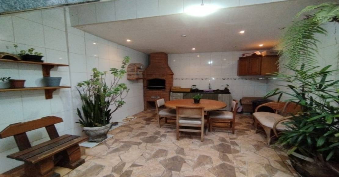 https://custodioimoveis.com/sobrado/jpg/1110x581/4083/49051
